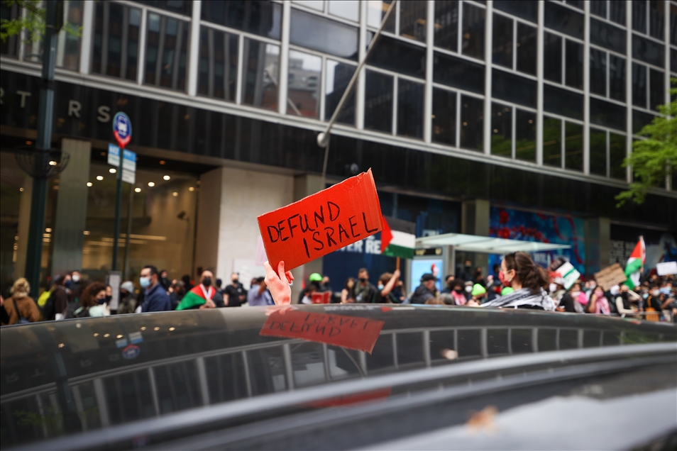 Перед зданием генконсульства Израиля в Нью-Йорке прошла акция в поддержку Палестины