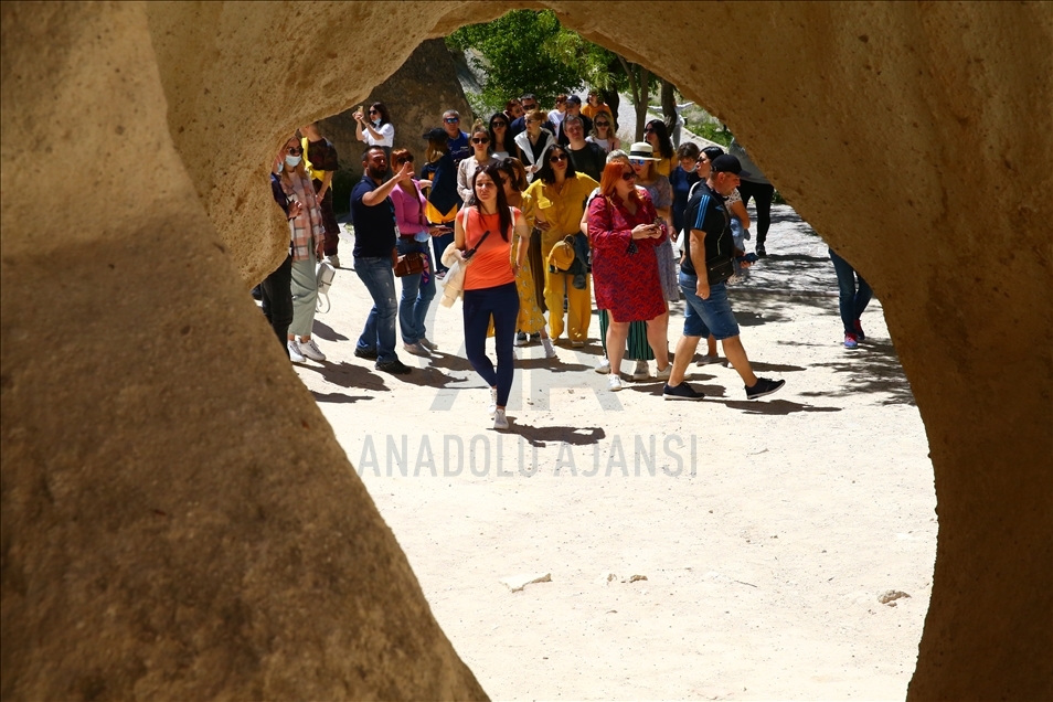 Ukraynalı turistler direkt uçuşla geldikleri Kapadokya'dan hayranlıkla ayrılıyor