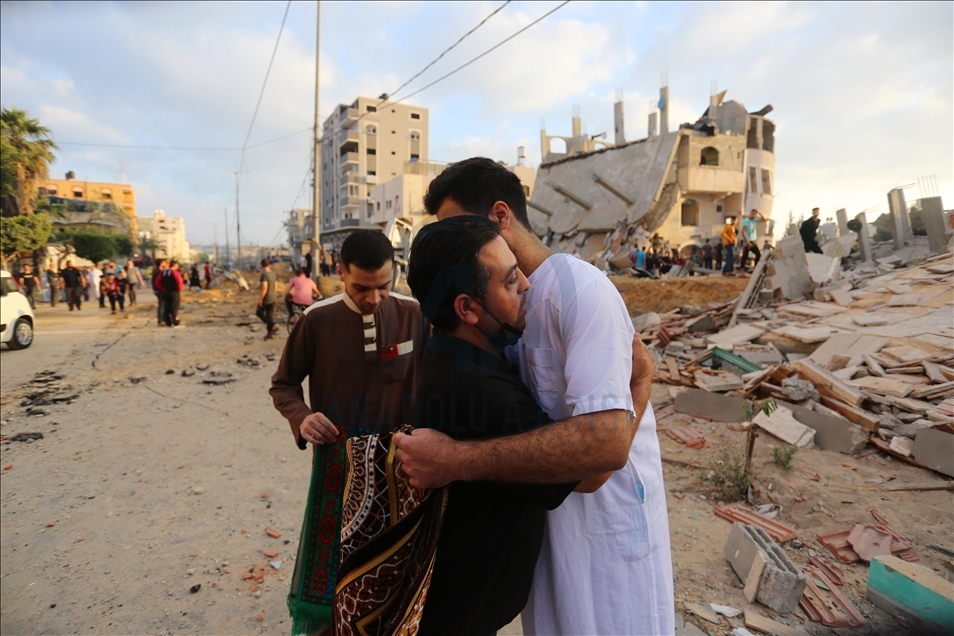 Perayaan Idulfitri di Gaza di bawah serangan udara Israel