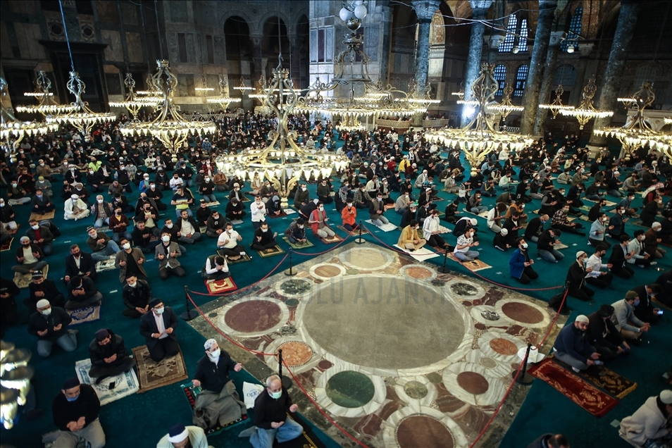 Salat Idul Fitri pertama di Masjid Agung Hagia Sophia setelah 87 tahun