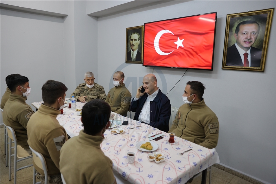 Cumhurbaşkanı Recep Tayyip Erdoğan, 3 bin 480 rakımlı üs bölgesindeki askerlerin bayramını kutladı