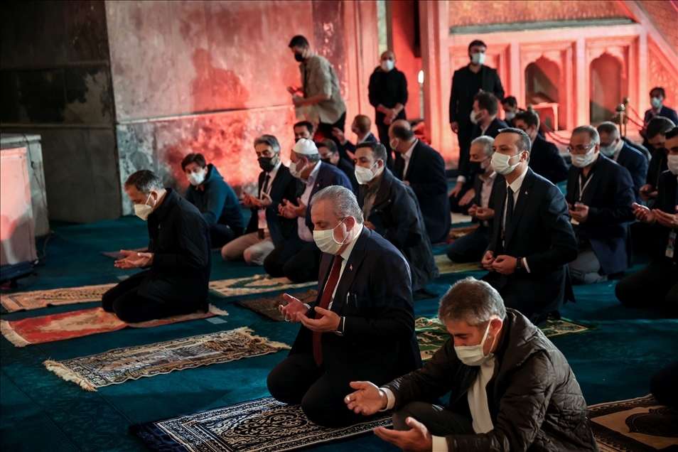 Ayasofya-i Kebir Cami-i Şerifi'nde 87 yıl sonra ilk Ramazan Bayramı namazı kılındı