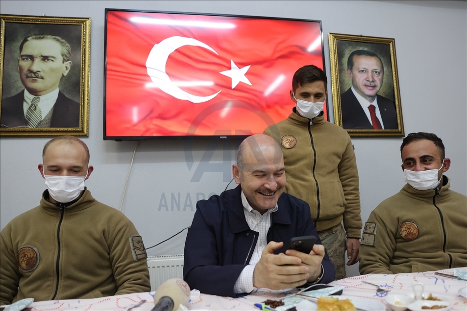 Cumhurbaşkanı Recep Tayyip Erdoğan, 3 bin 480 rakımlı üs bölgesindeki askerlerin bayramını kutladı
