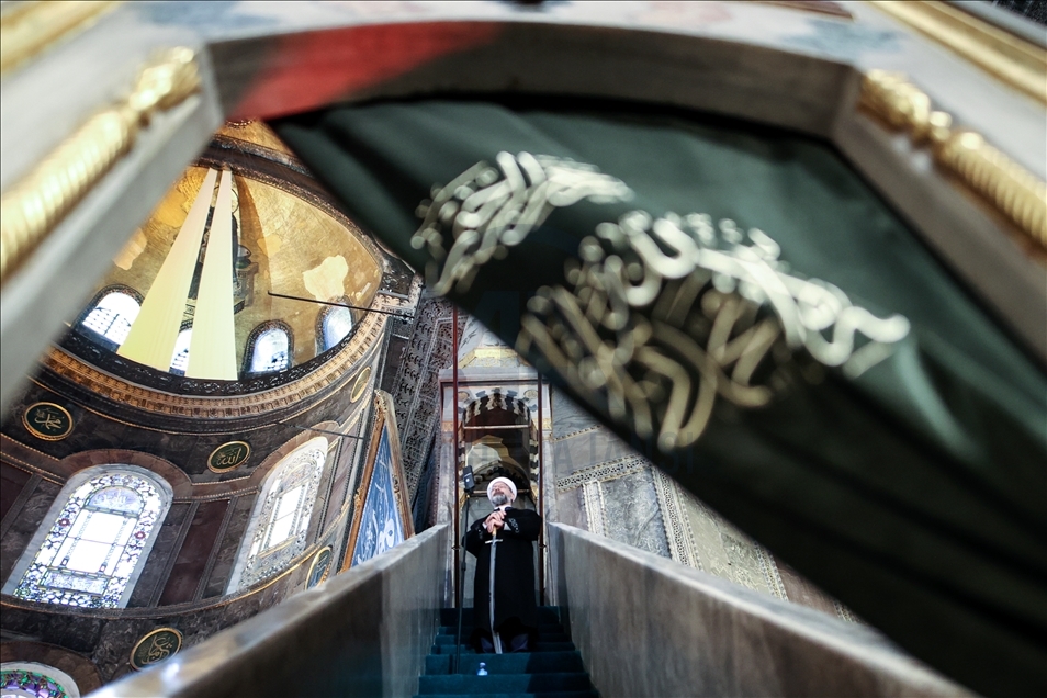 Ayasofya-i Kebir Cami-i Şerifi'nde 87 yıl sonra ilk Ramazan Bayramı namazı kılındı