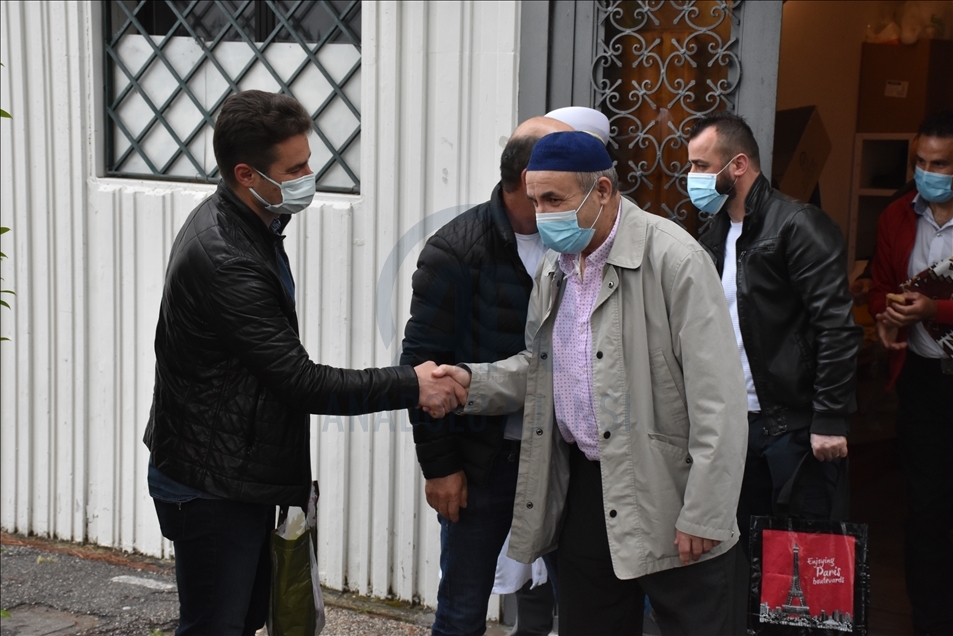 İtalya'daki camilerde bayram namazı kılındı