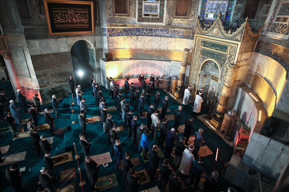 Ayasofya-i Kebir Cami-i Şerifi'nde 87 yıl sonra ilk Ramazan Bayramı namazı kılındı