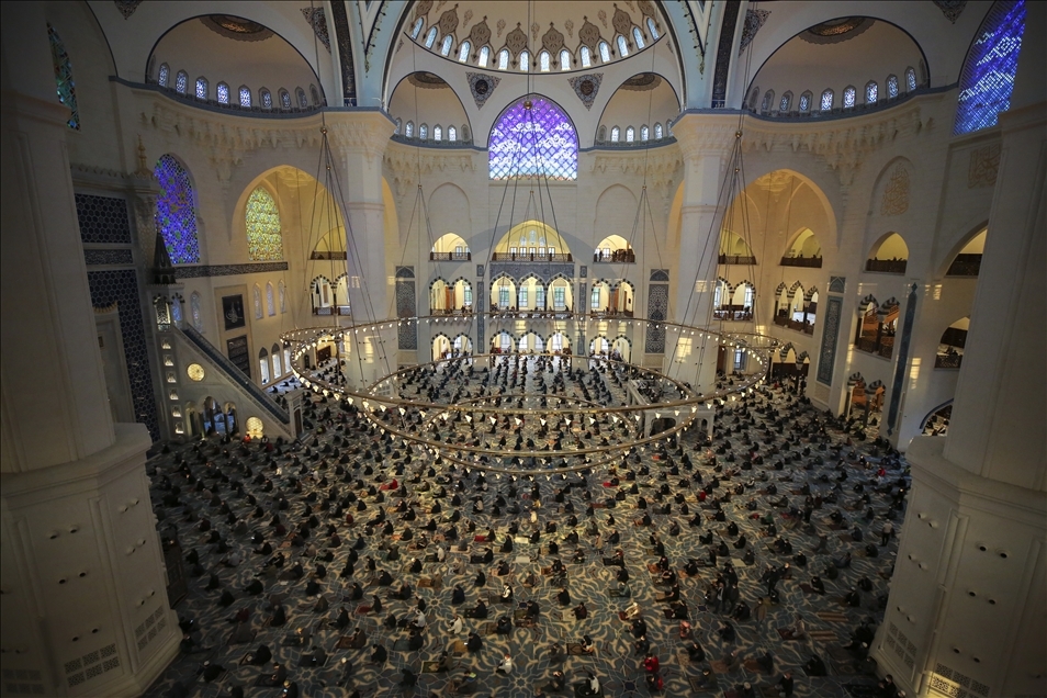 İstanbul'da Bayram namazı kılındı