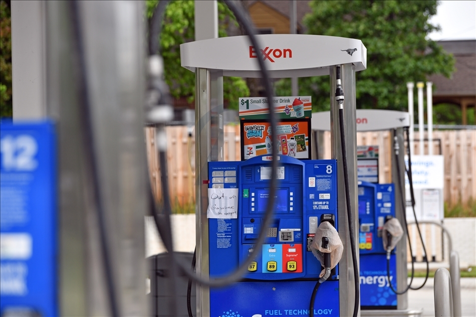 ABD'de kapatılan petrol boru hattı, güneydoğu eyaletlerinde benzin sıkıntısına neden oldu