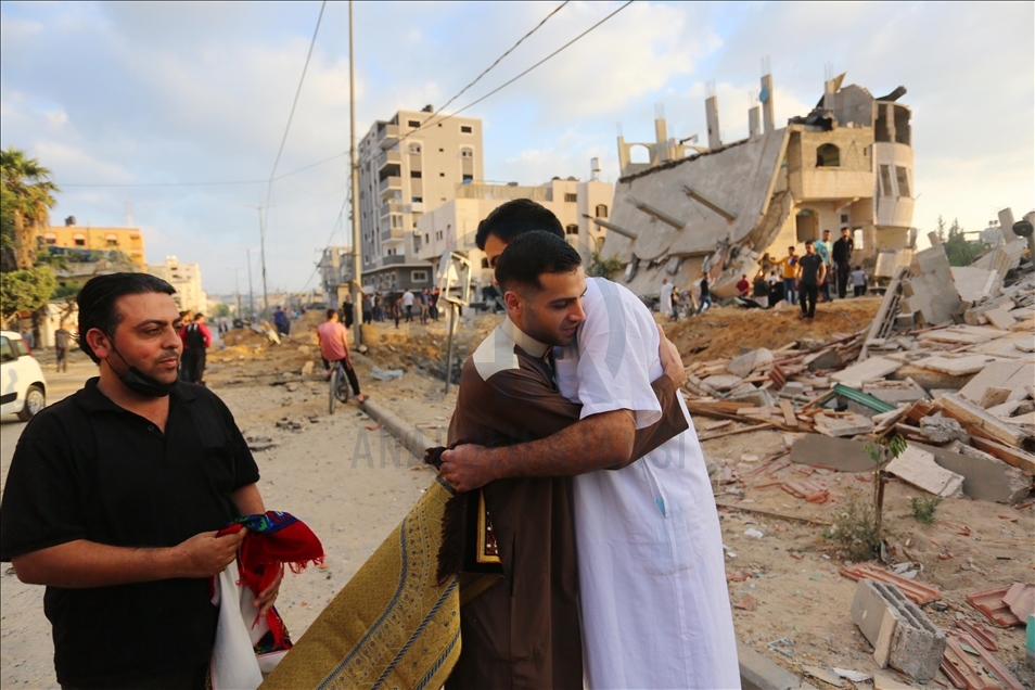 Perayaan Idulfitri di Gaza di bawah serangan udara Israel
