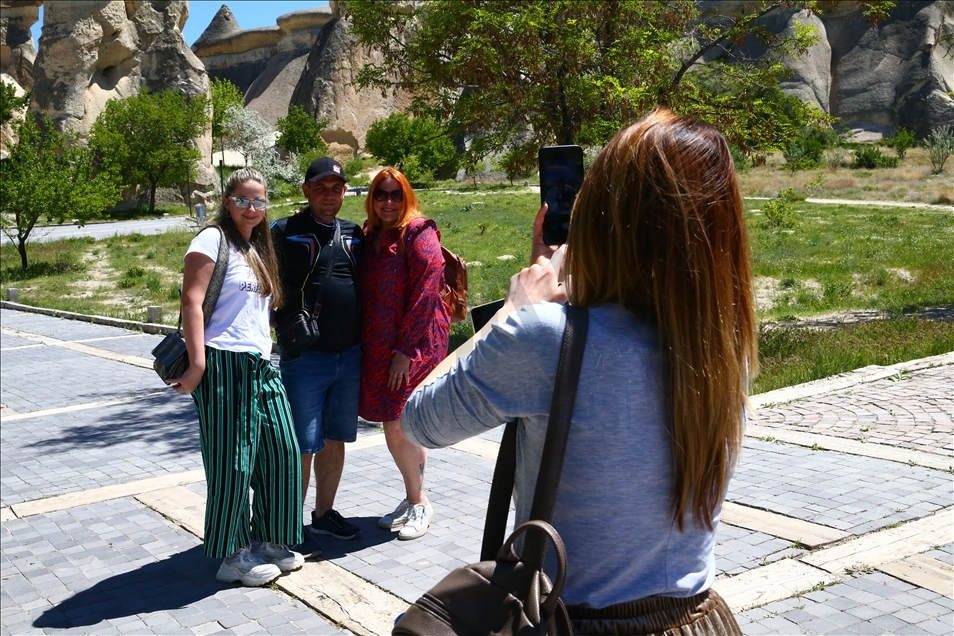 Ukraynalı turistler direkt uçuşla geldikleri Kapadokya'dan hayranlıkla ayrılıyor