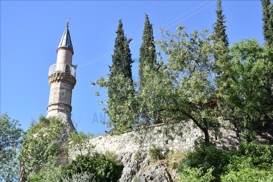 Bilecik'in simgesi "yıkık minareler" sessiz kalan kentte etkileyici manzaralar oluşturdu