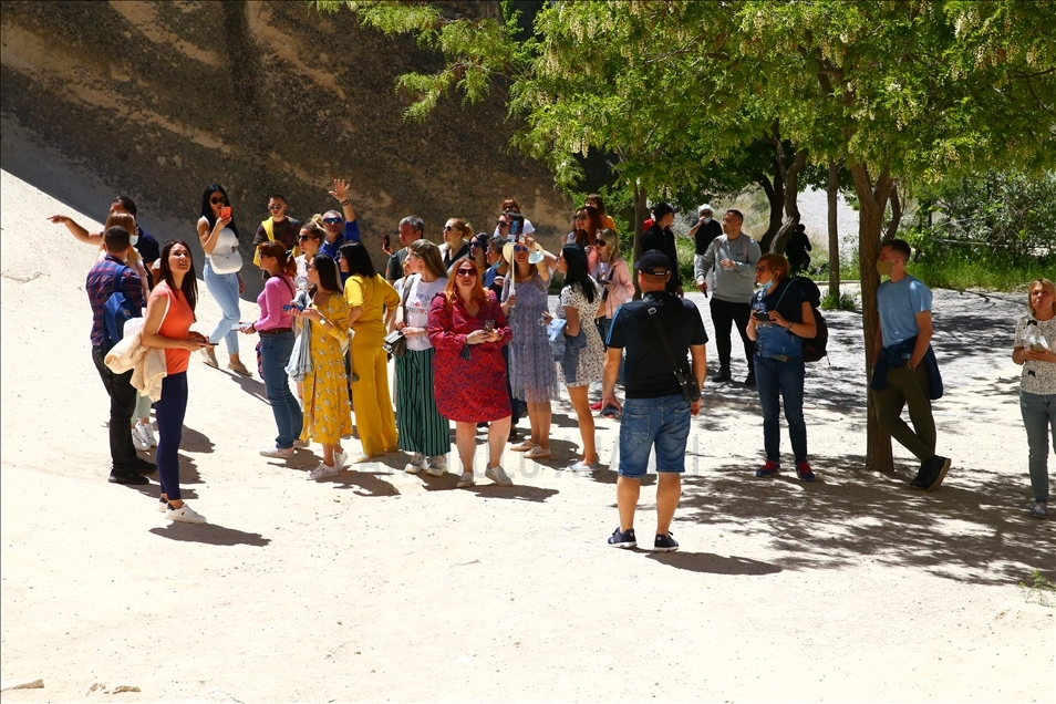 Ukraynalı turistler direkt uçuşla geldikleri Kapadokya'dan hayranlıkla ayrılıyor