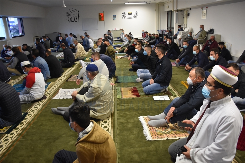 İtalya'daki camilerde bayram namazı kılındı