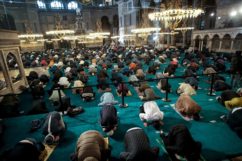 La gran mezquita de Santa Sofía alberga la primera oración del Eid Al-Fitr por primera vez después de 87 años