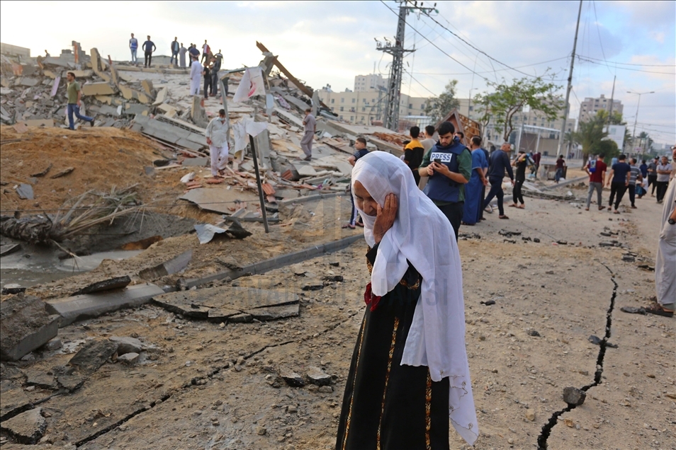 Perayaan Idulfitri di Gaza di bawah serangan udara Israel
