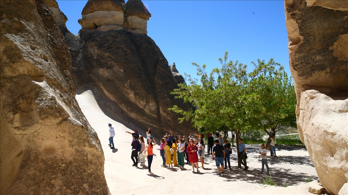 Ukraynalı turistler direkt uçuşla geldikleri Kapadokya'dan hayranlıkla ayrılıyor