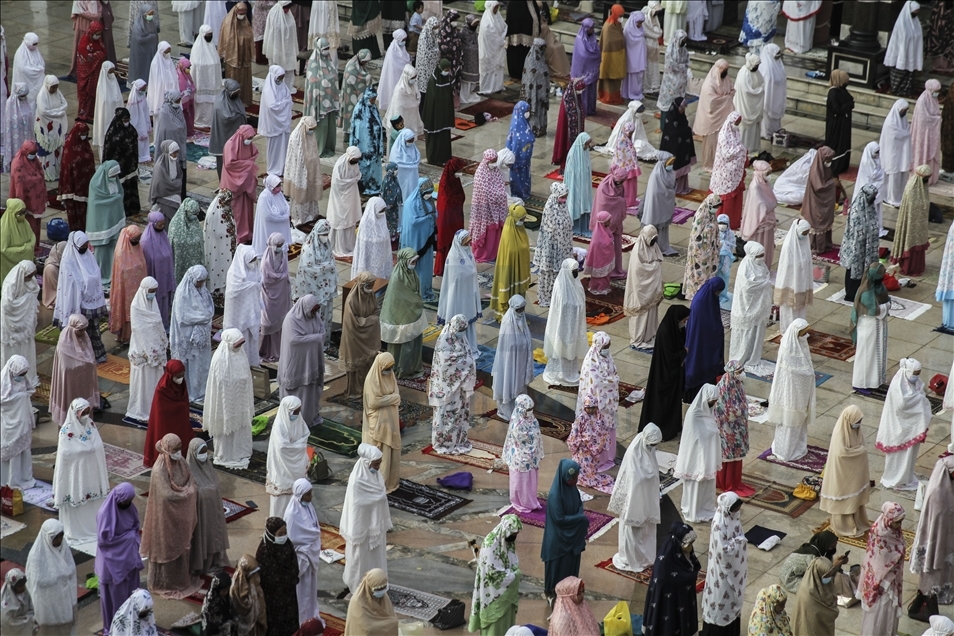 Eid al-Fitr prayer with health protocols in Indonesia