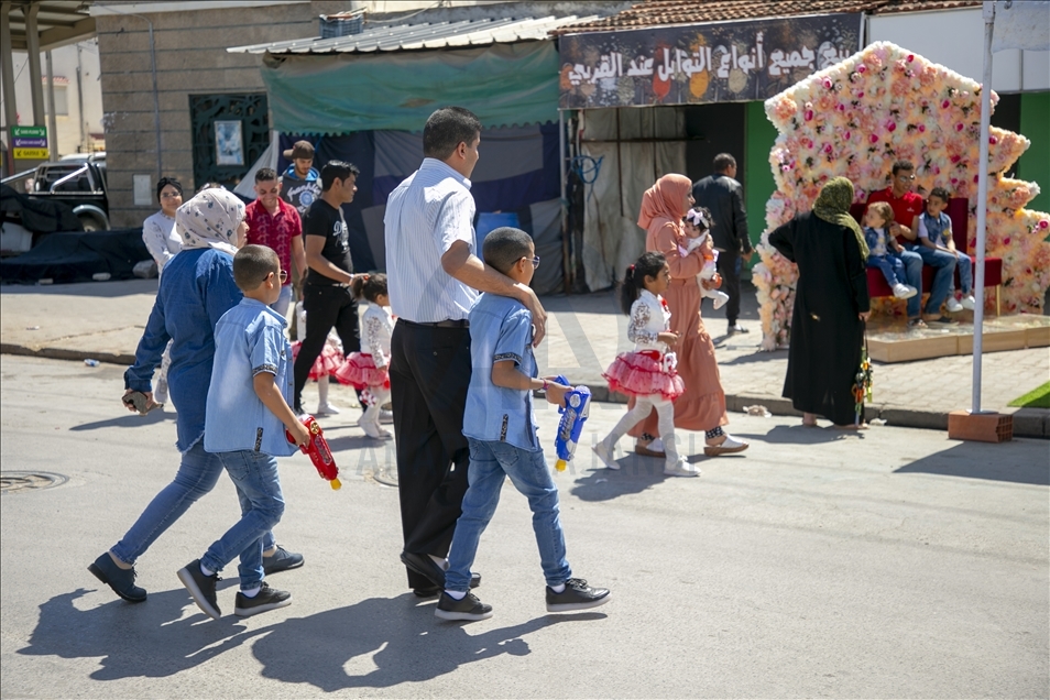 أطفال تونس يحيون عيد الفطر