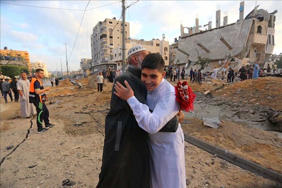 Perayaan Idulfitri di Gaza di bawah serangan udara Israel