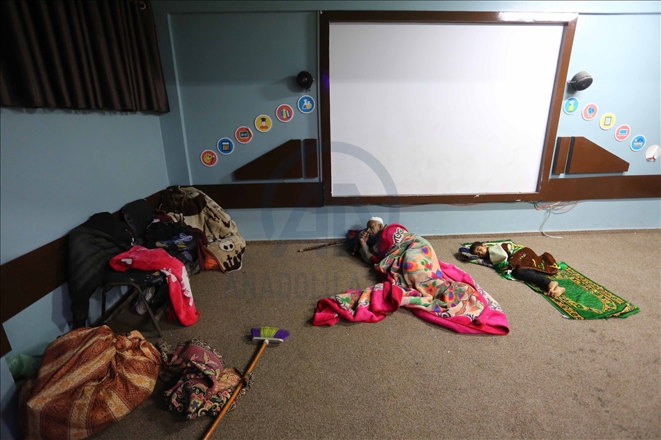 Gazan families take shelter in schools amid Israeli attacks
