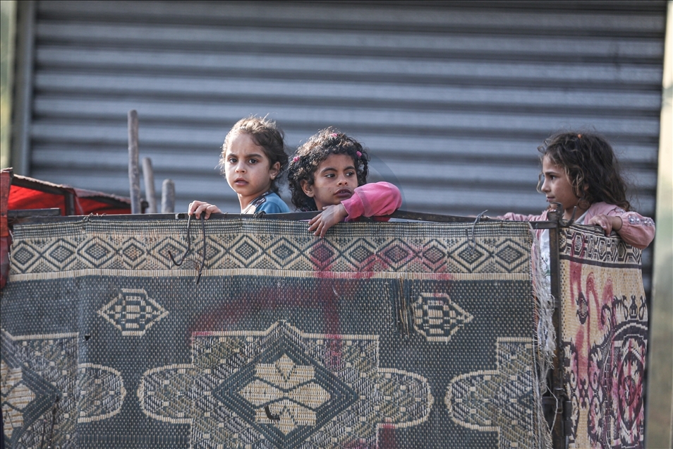 غزة.. عائلات تهجر منازلها إثر قصف مدفعي إسرائيلي