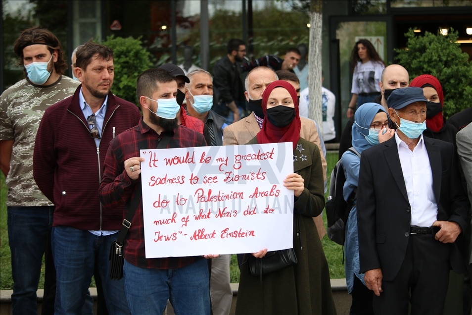 Prishtinë, marsh në solidarizim me popullin e palestinez: “Mos e bombardoni Gazën”
