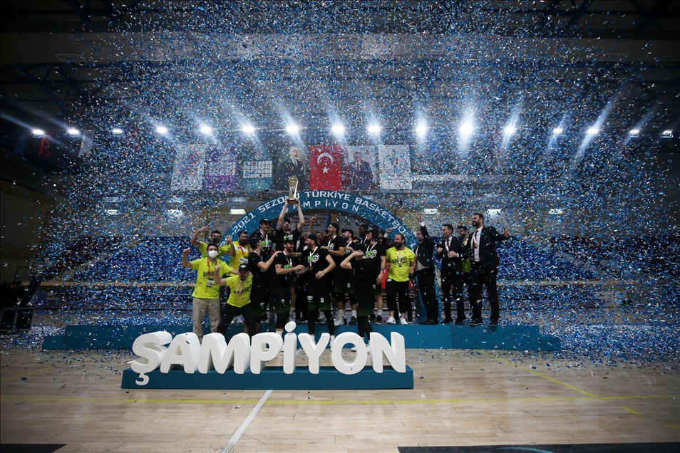 Merkezefendi Belediyesi Denizli Basket şampiyonluk kupasını aldı