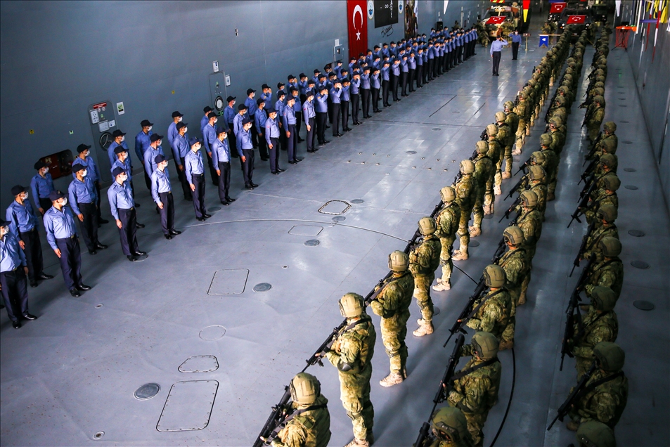 "Mavi Vatan"ın yılmaz bekçileri bayramda da görevde