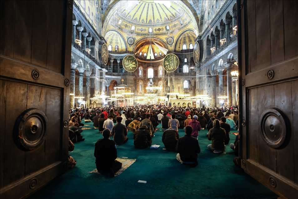 Ayasofya-i Kebir Cami-i Şerifi'nde 87 yıl sonra ilk Ramazan Bayramı namazı kılındı