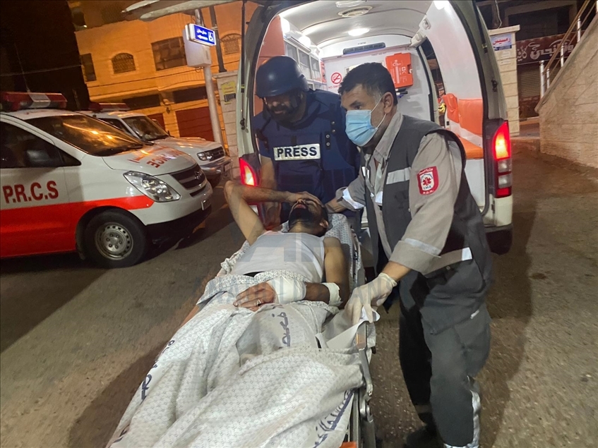 إصابة مصورين اثنين لوكالة الأناضول بقصف إسرائيلي شمالي غزة