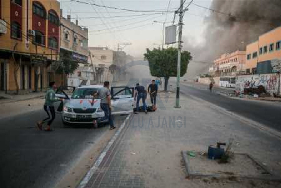 Otros dos periodistas de la Agencia Anadolu heridos por bombardeos israelíes en Gaza