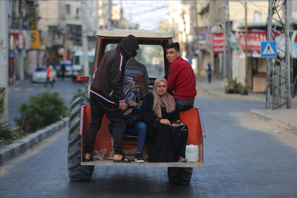 غزة.. عائلات تهجر منازلها إثر قصف مدفعي إسرائيلي
