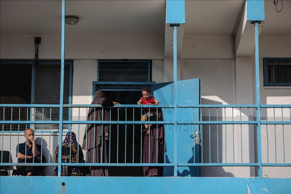 غزة.. عائلات تهجر منازلها إثر قصف مدفعي إسرائيلي