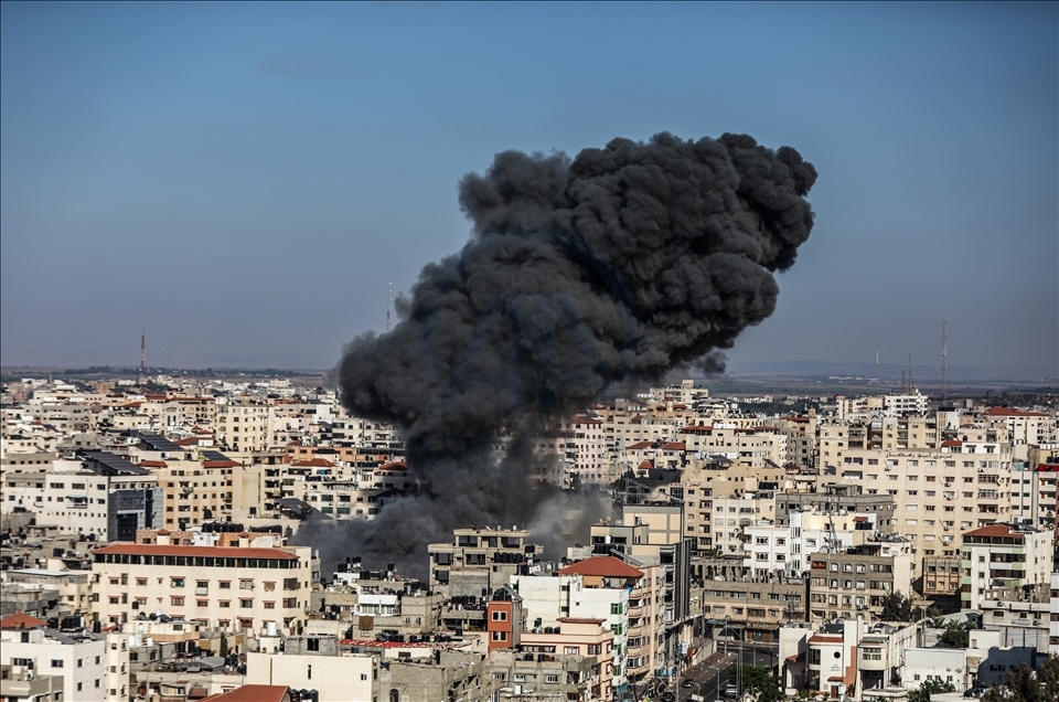 مقاتلات إسرائيلية تدمر مصرفا في غزة