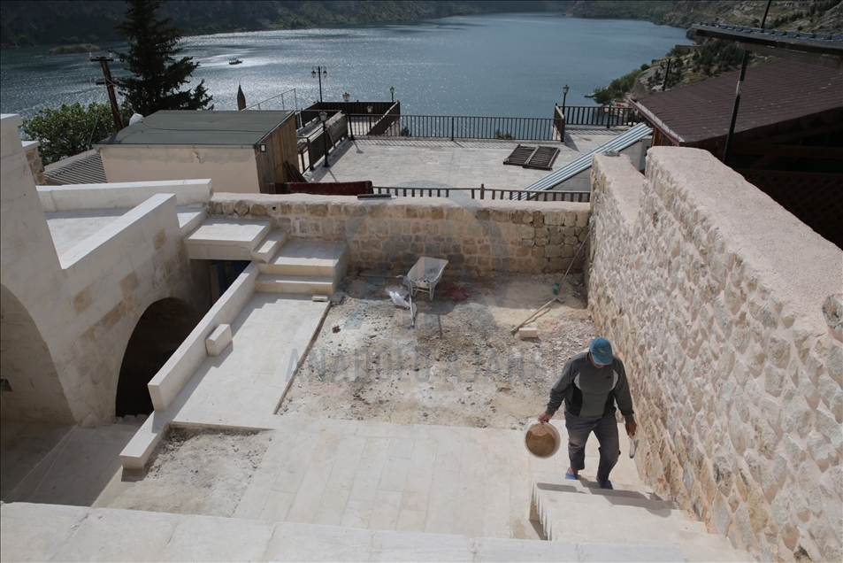 Sakin şehir Halfeti'nin taş konakları turizme kazandırılıyor