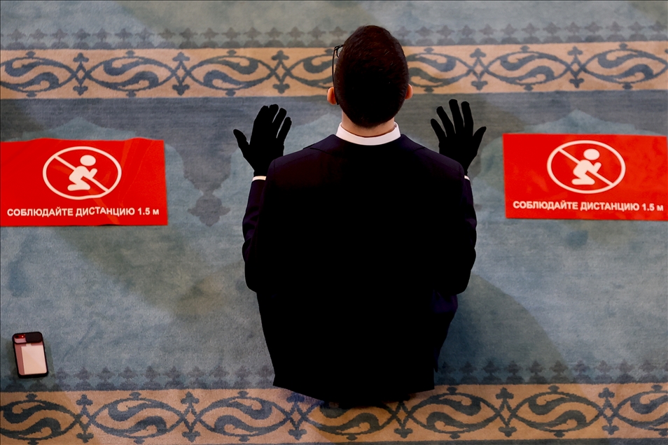 Rusya’da Ramazan Bayramı namazı salgın önlemleriyle kılındı