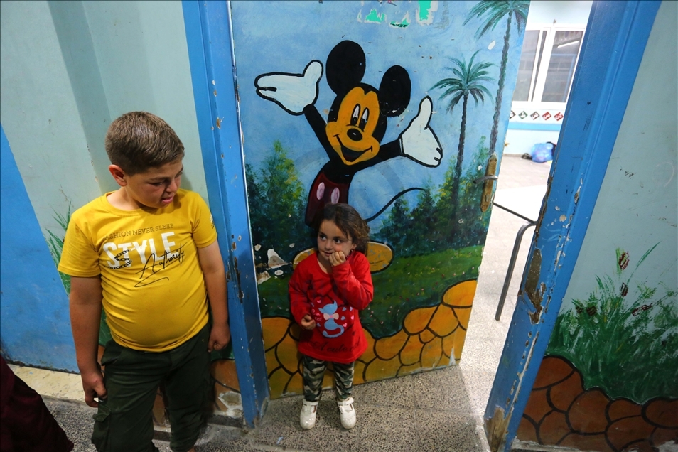 Gazan families take shelter in schools amid Israeli attacks
