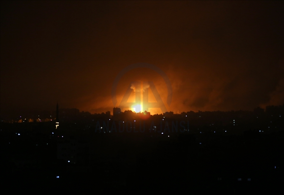 Israel resumes attacks on Gaza
