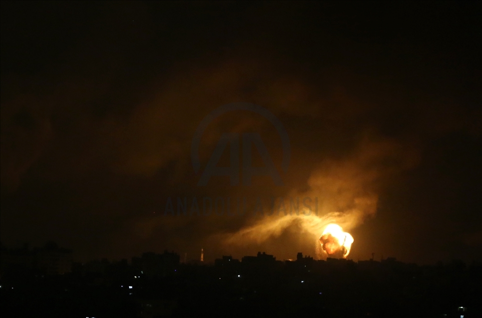 Israel resumes attacks on Gaza
