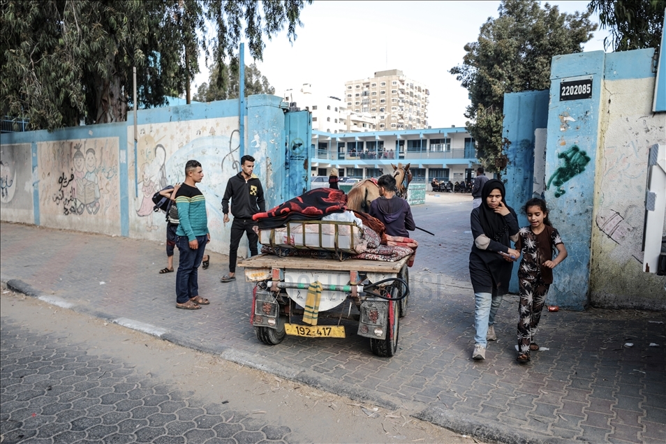 غزة.. عائلات تهجر منازلها إثر قصف مدفعي إسرائيلي