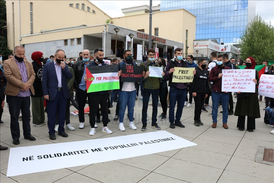 Prishtinë, marsh në solidarizim me popullin e palestinez: “Mos e bombardoni Gazën”