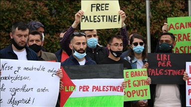 Prishtinë, marsh në solidarizim me popullin e palestinez: “Mos e bombardoni Gazën”