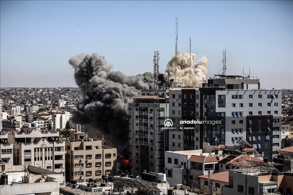 İsrail ordusu, Gazze'deki Associated Press (AP) ile Al-Jazeera'nın ofisinin olduğu binayı vurdu