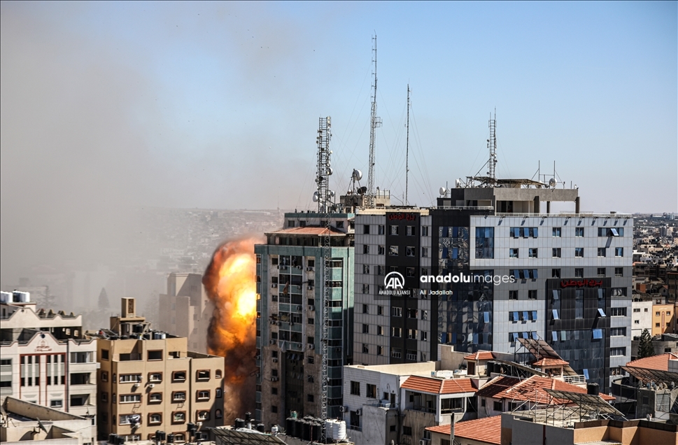 İsrail ordusu, Gazze'deki Associated Press (AP) ile Al-Jazeera'nın ofisinin olduğu binayı vurdu