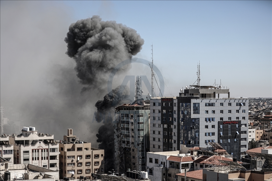 İsrail ordusu, Gazze'deki Associated Press (AP) ile Al-Jazeera'nın ofisinin olduğu binayı vurdu