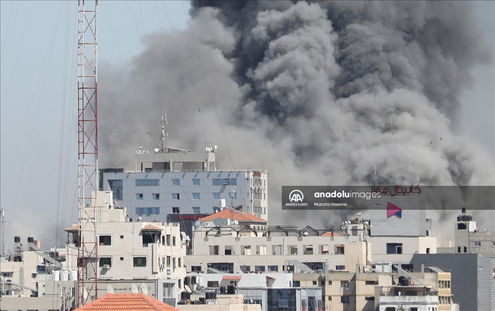İsrail ordusu, Gazze'deki Associated Press (AP) ile Al-Jazeera'nın ofisinin olduğu binayı vurdu