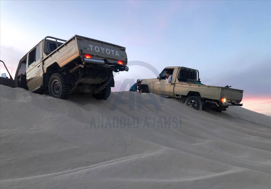 Libyalı gençler bayramı çölde safari yaparak değerlendiriyor