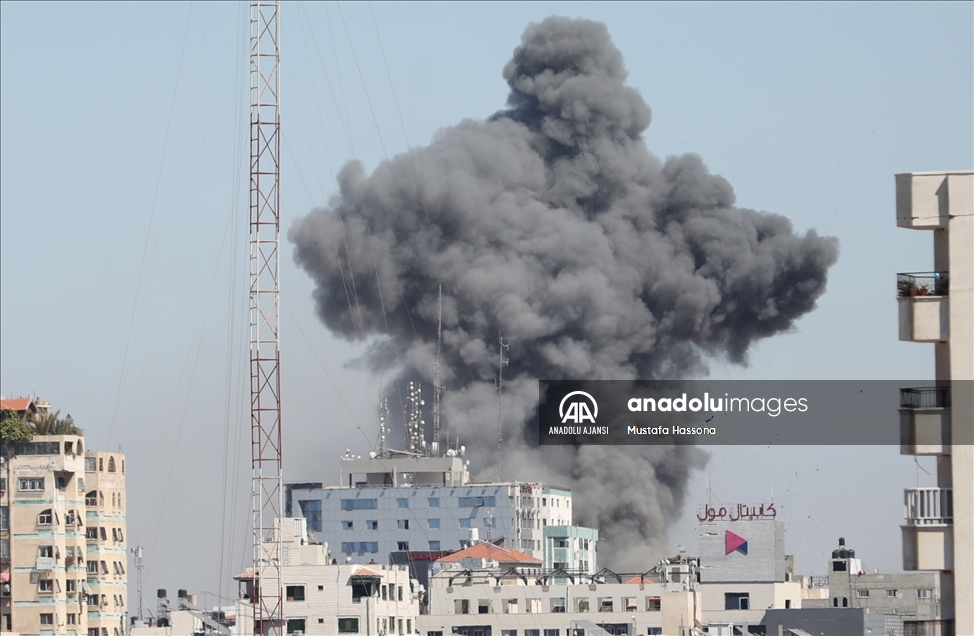 İsrail ordusu, Gazze'deki Associated Press (AP) ile Al-Jazeera'nın ofisinin olduğu binayı vurdu