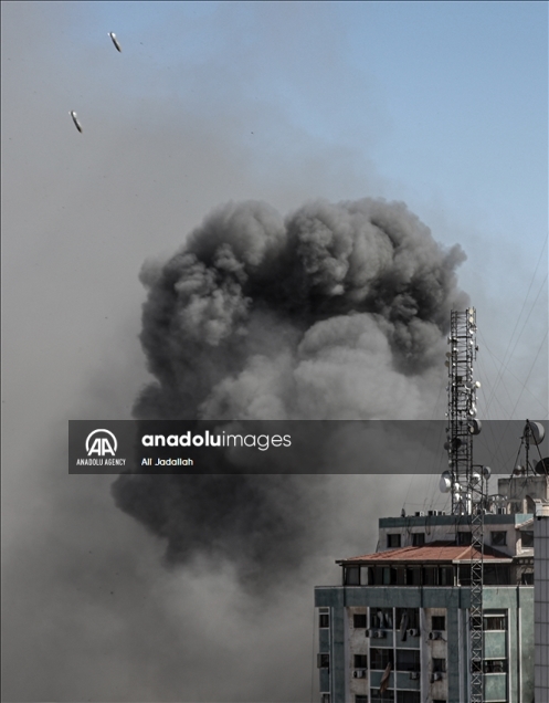 Fuerzas israelíes destruyen edificio en Gaza que albergaba instalaciones de Al-Jazeera y Associated Press