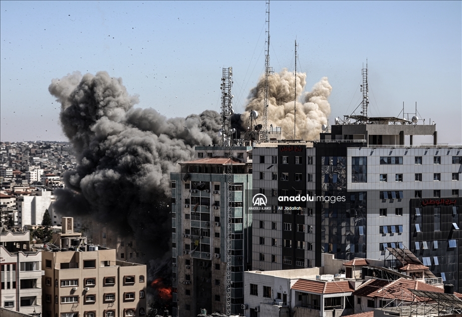 İsrail ordusu, Gazze'deki Associated Press (AP) ile Al-Jazeera'nın ofisinin olduğu binayı vurdu